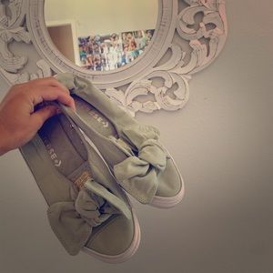 light mint colored converse with bows